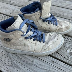 Nike Air Jordan 1 Mid Classic Sanddrift Sail Midnight Navy Women’s size 8 shoes